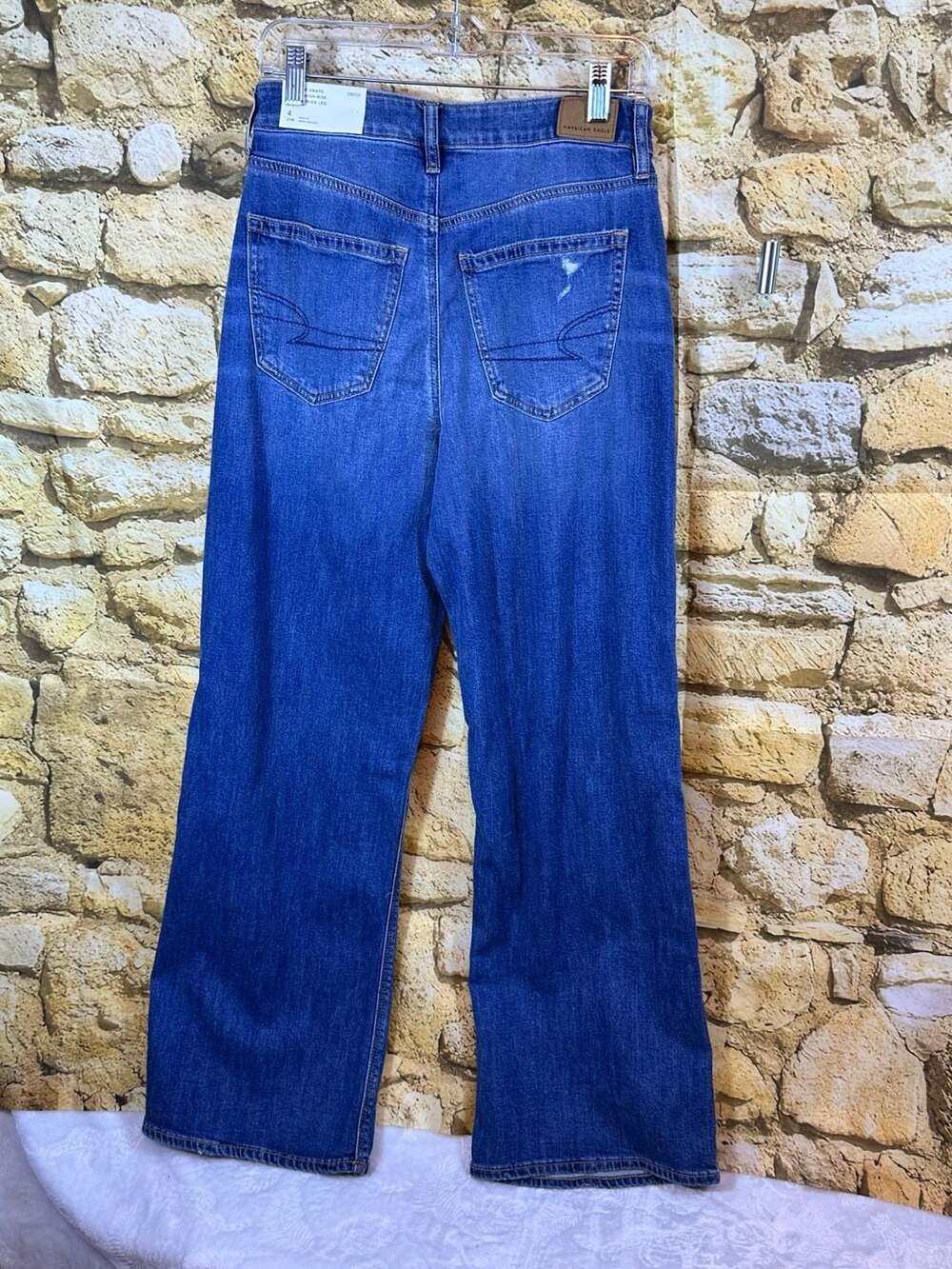 American Eagle Dreamy Drape Super High-Rise Baggy Wide Leg Distressed Jeans - Picture 4 of 8
